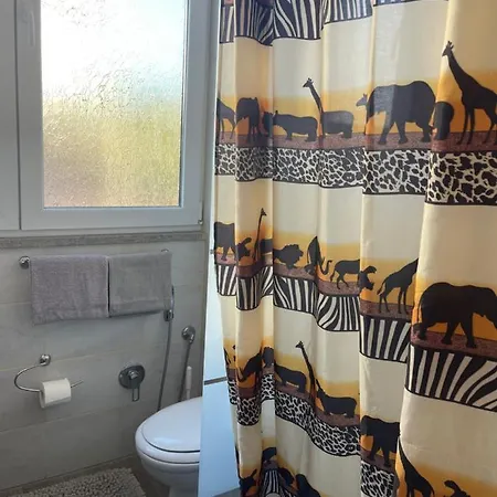 A T Leoni Apartment *